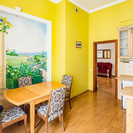 2 Virmens'Ka Apartment Lviv Ngoại thất bức ảnh