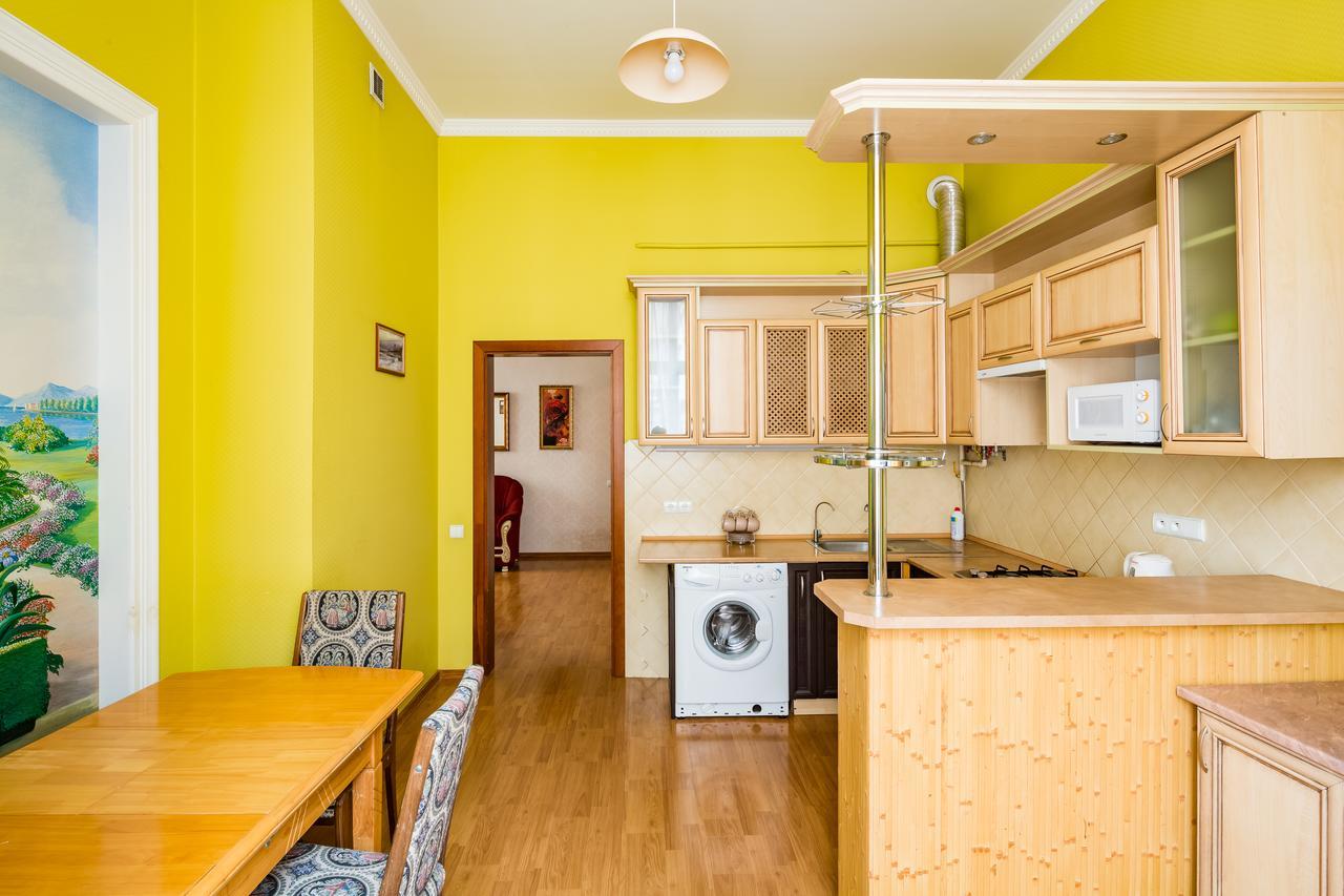 2 Virmens'Ka Apartment Lviv Ngoại thất bức ảnh