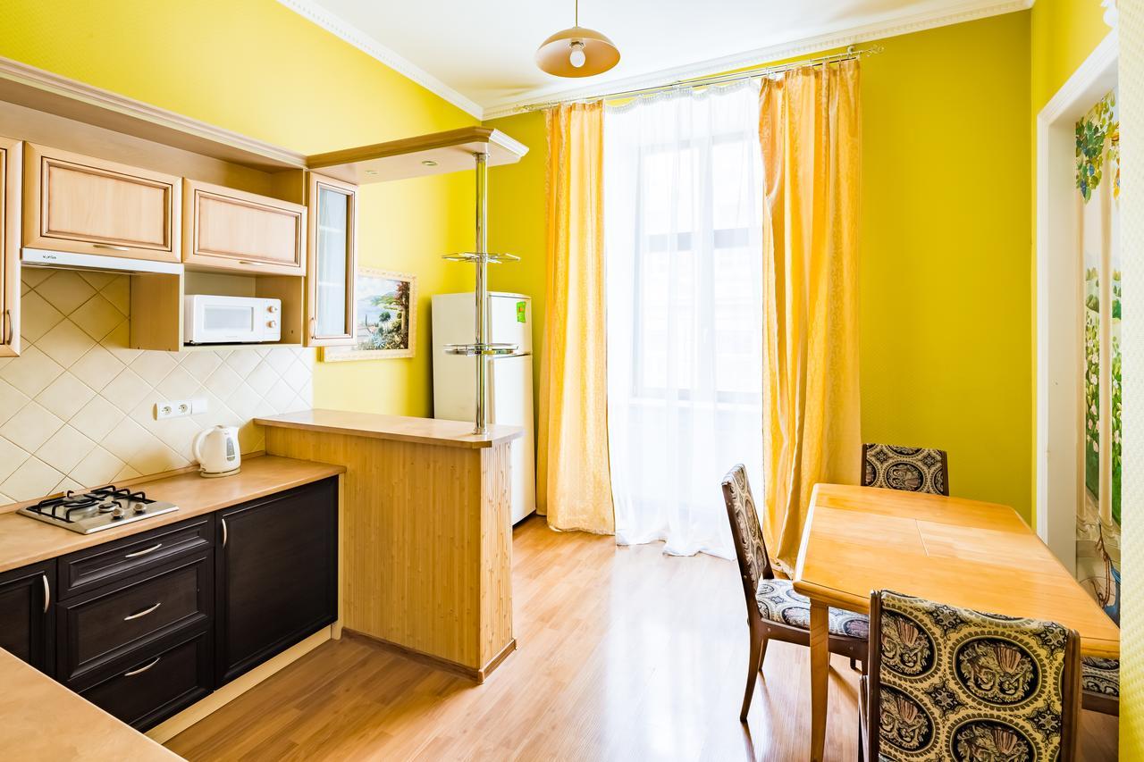 2 Virmens'Ka Apartment Lviv Ngoại thất bức ảnh