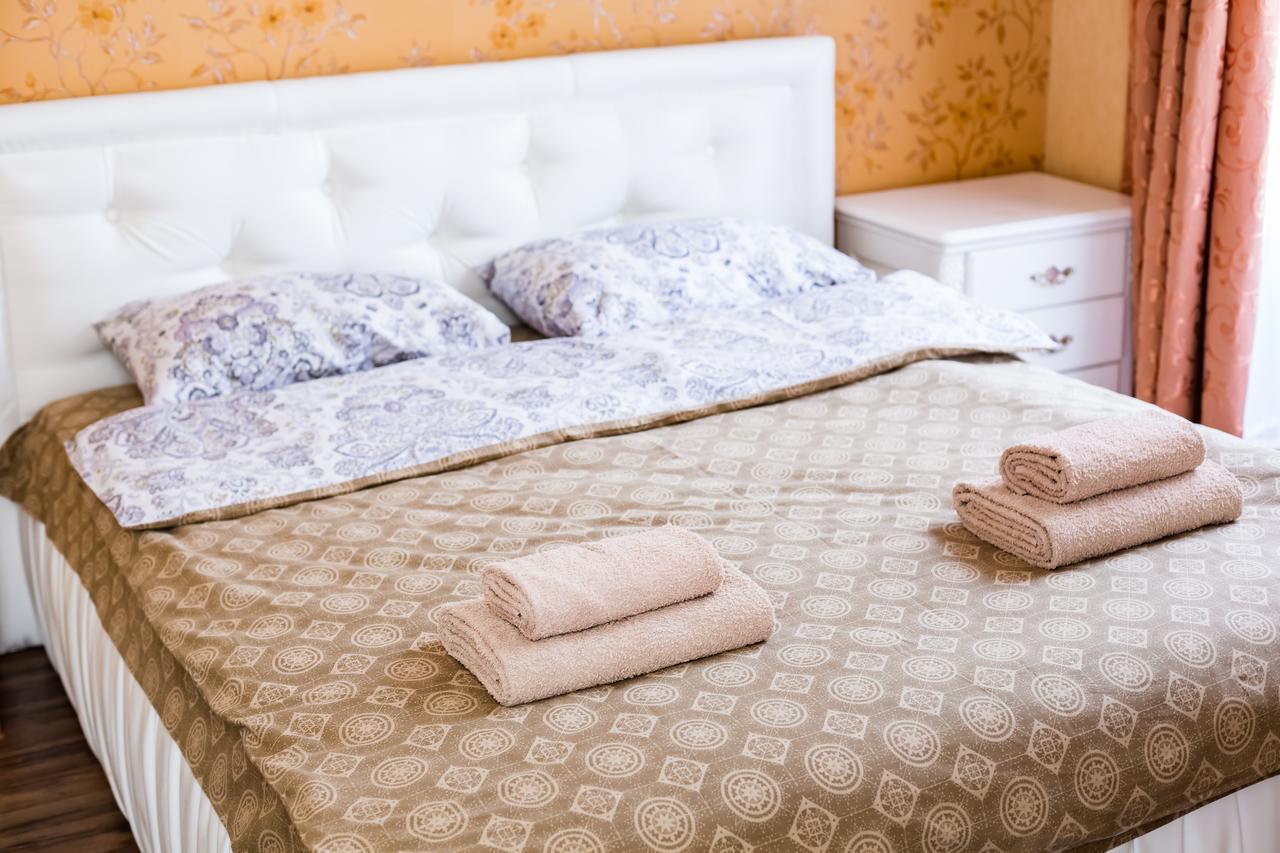 2 Virmens'Ka Apartment Lviv Ngoại thất bức ảnh
