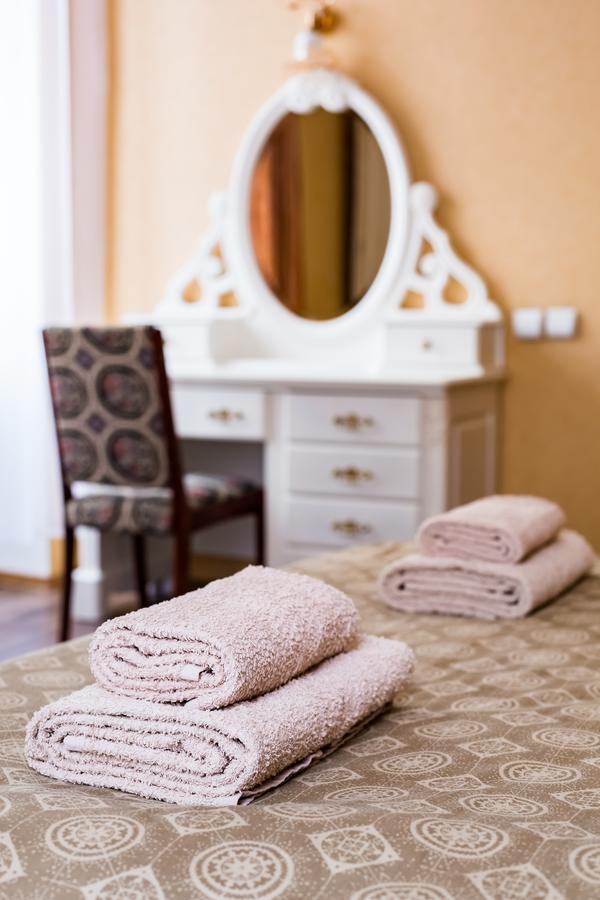 2 Virmens'Ka Apartment Lviv Ngoại thất bức ảnh