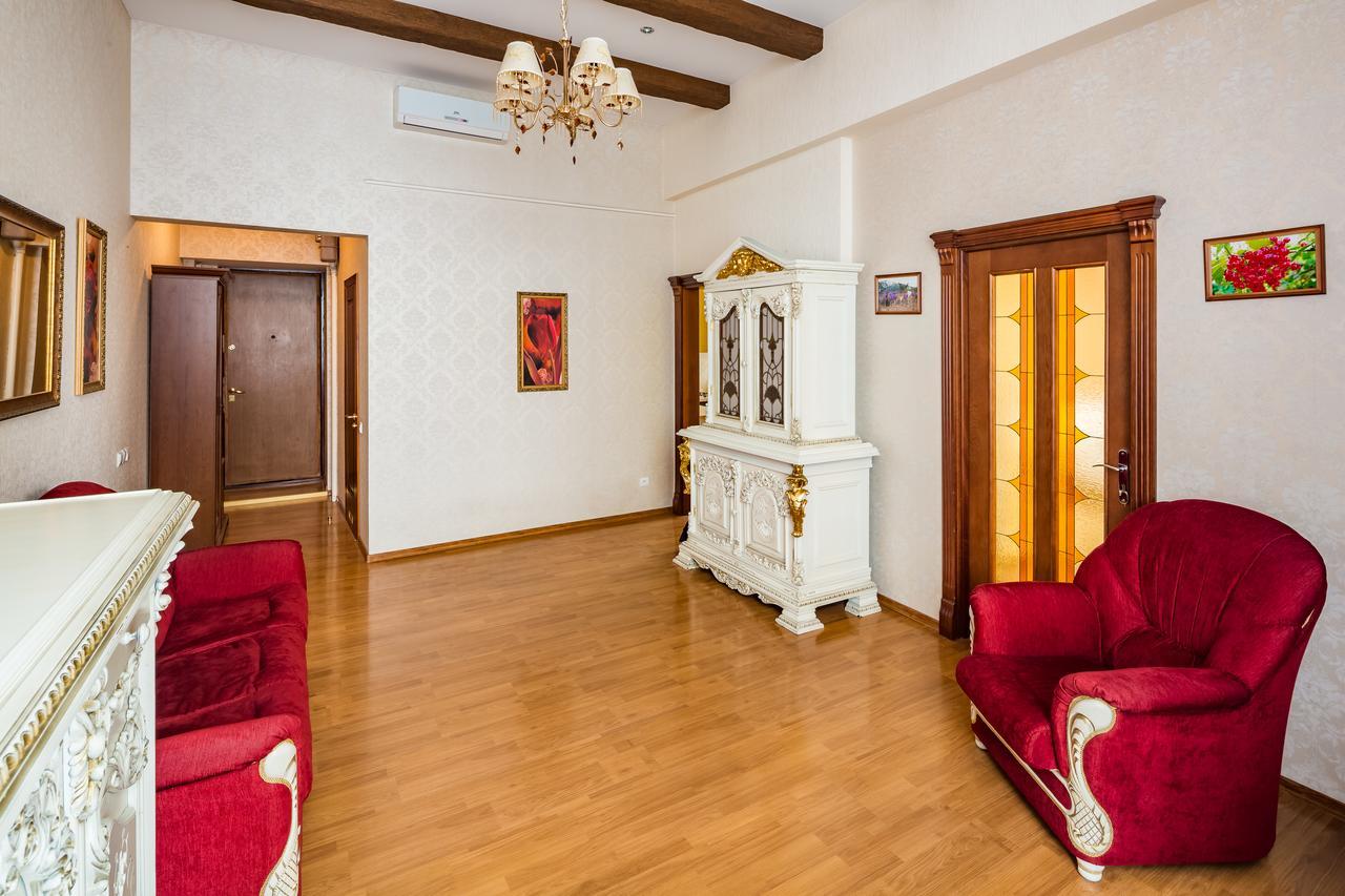 2 Virmens'Ka Apartment Lviv Ngoại thất bức ảnh