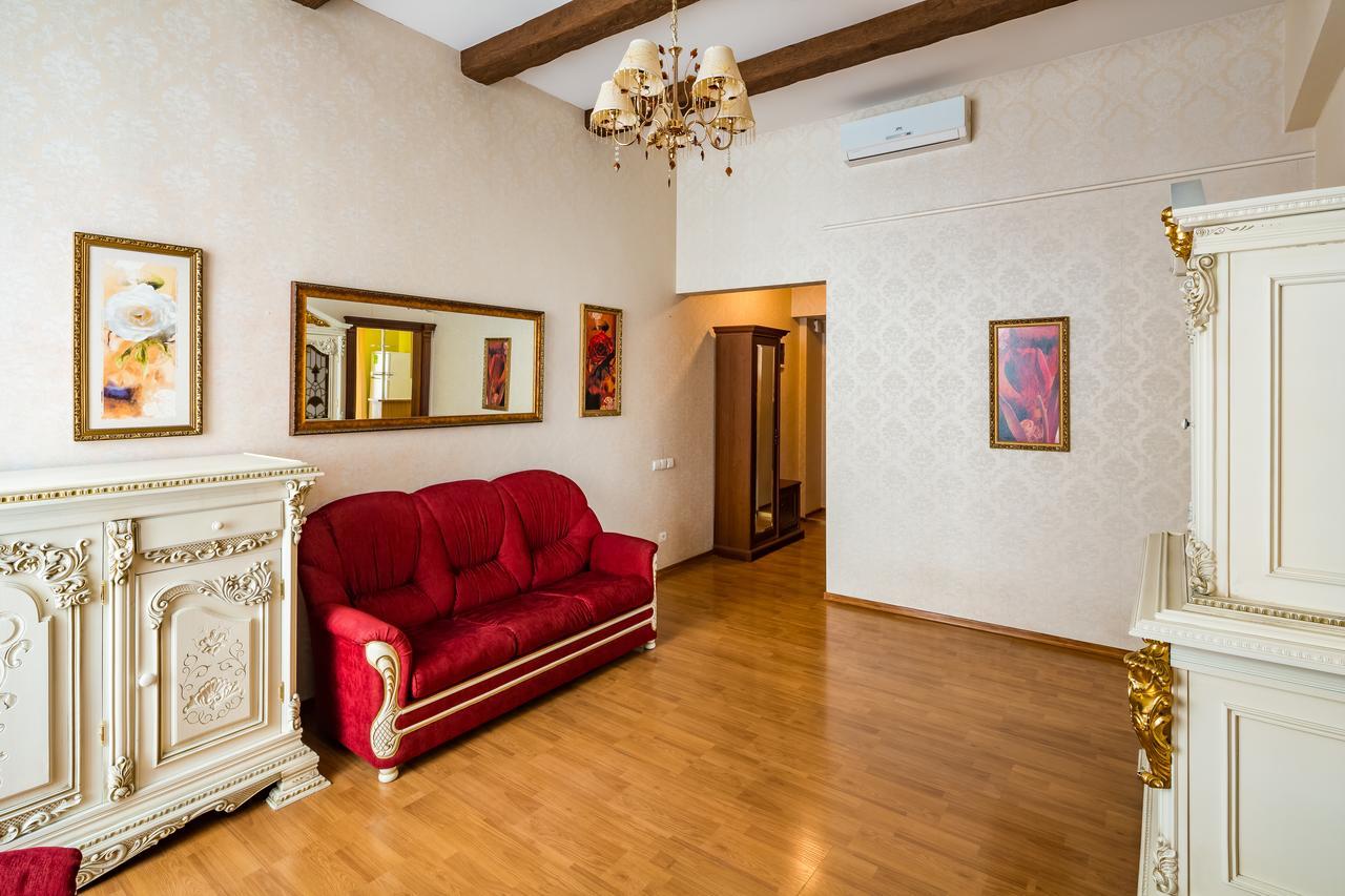 2 Virmens'Ka Apartment Lviv Ngoại thất bức ảnh
