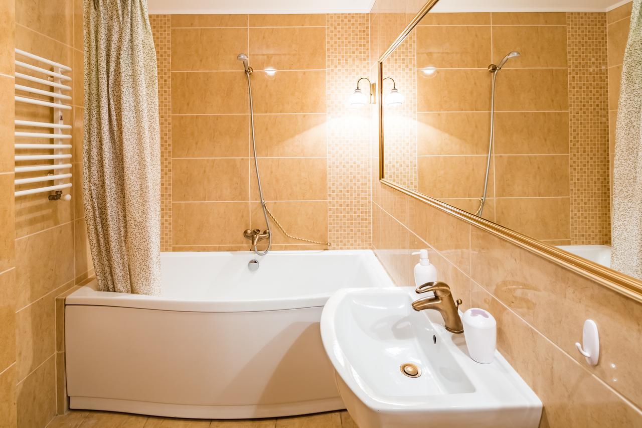 2 Virmens'Ka Apartment Lviv Ngoại thất bức ảnh
