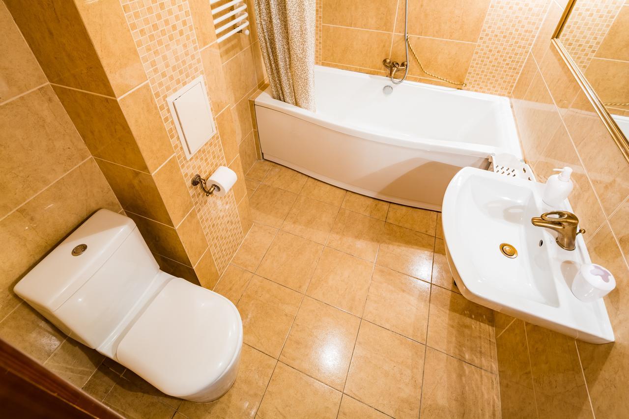 2 Virmens'Ka Apartment Lviv Ngoại thất bức ảnh